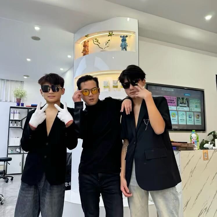 搞笑的美发师.-