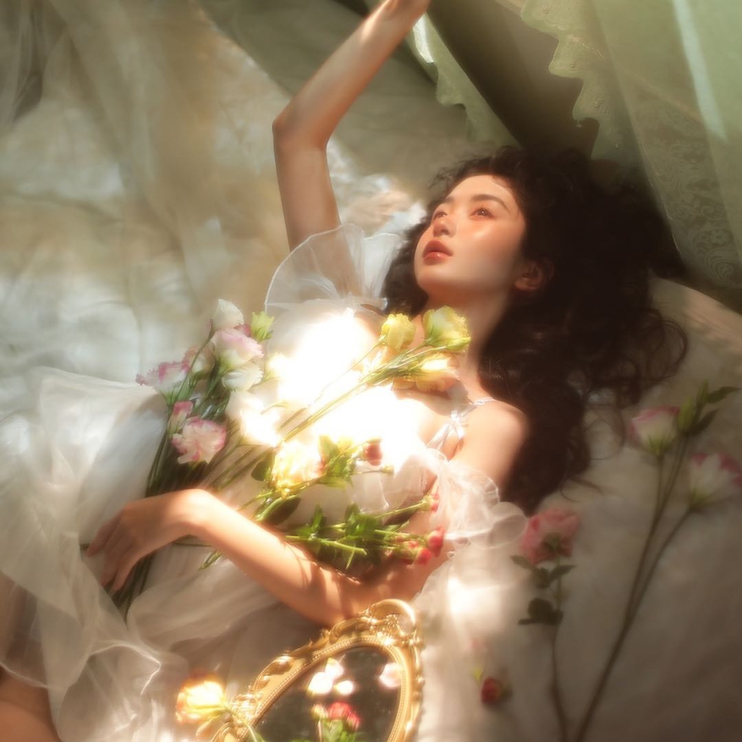 不是在拍照就是在睡觉