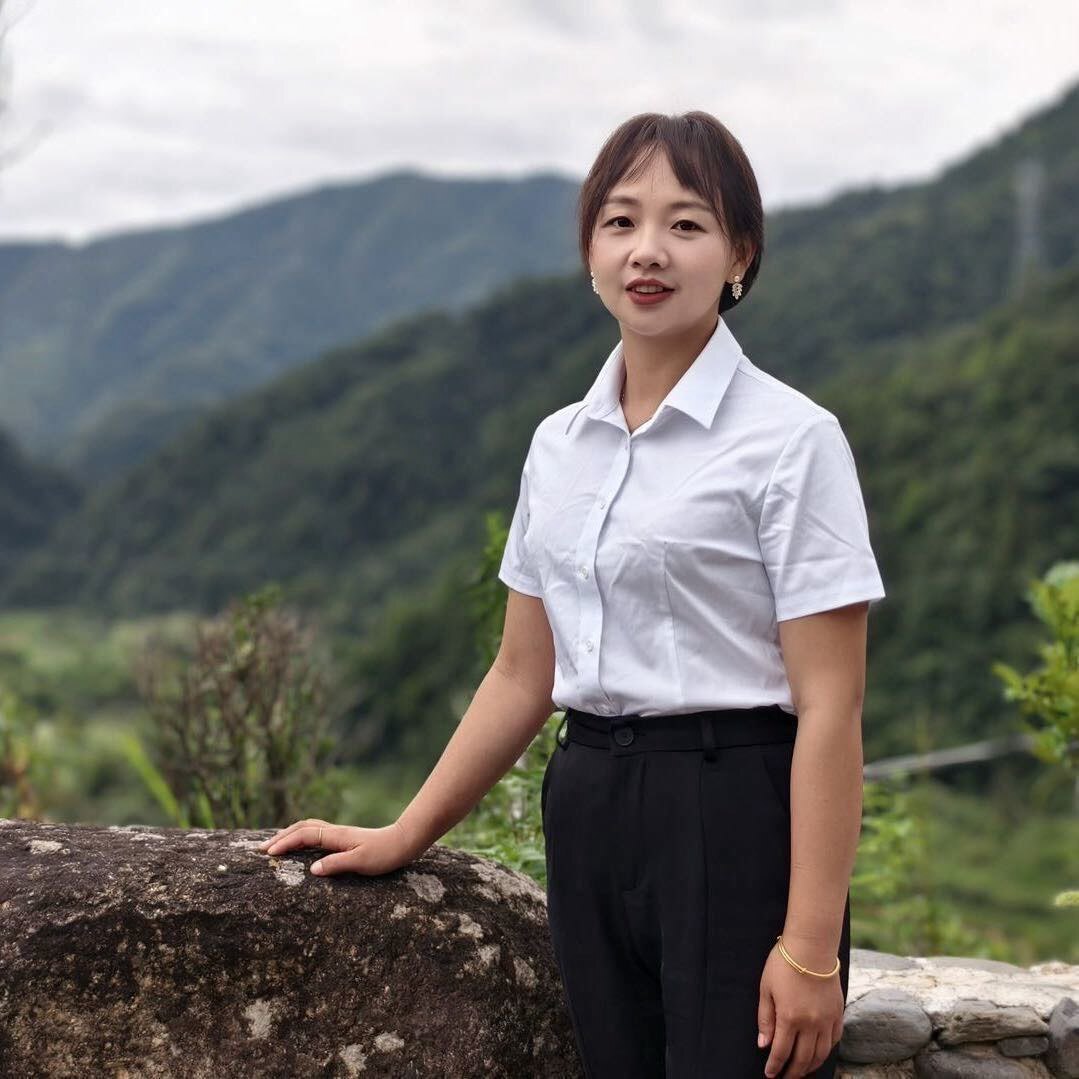 长岭村干部小芳