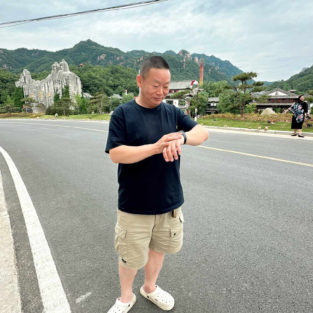 老张爱叭叭zgs