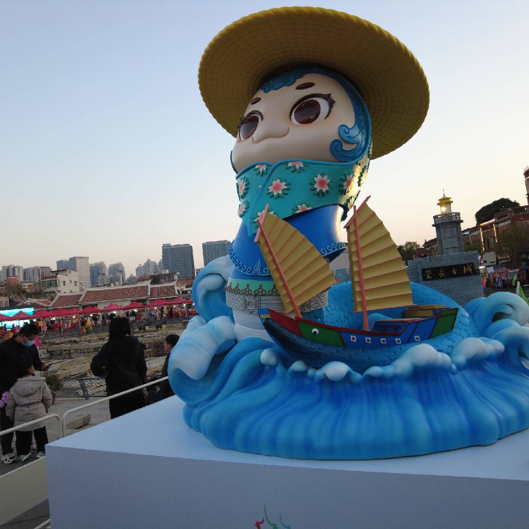 天上锦霞照影波浪