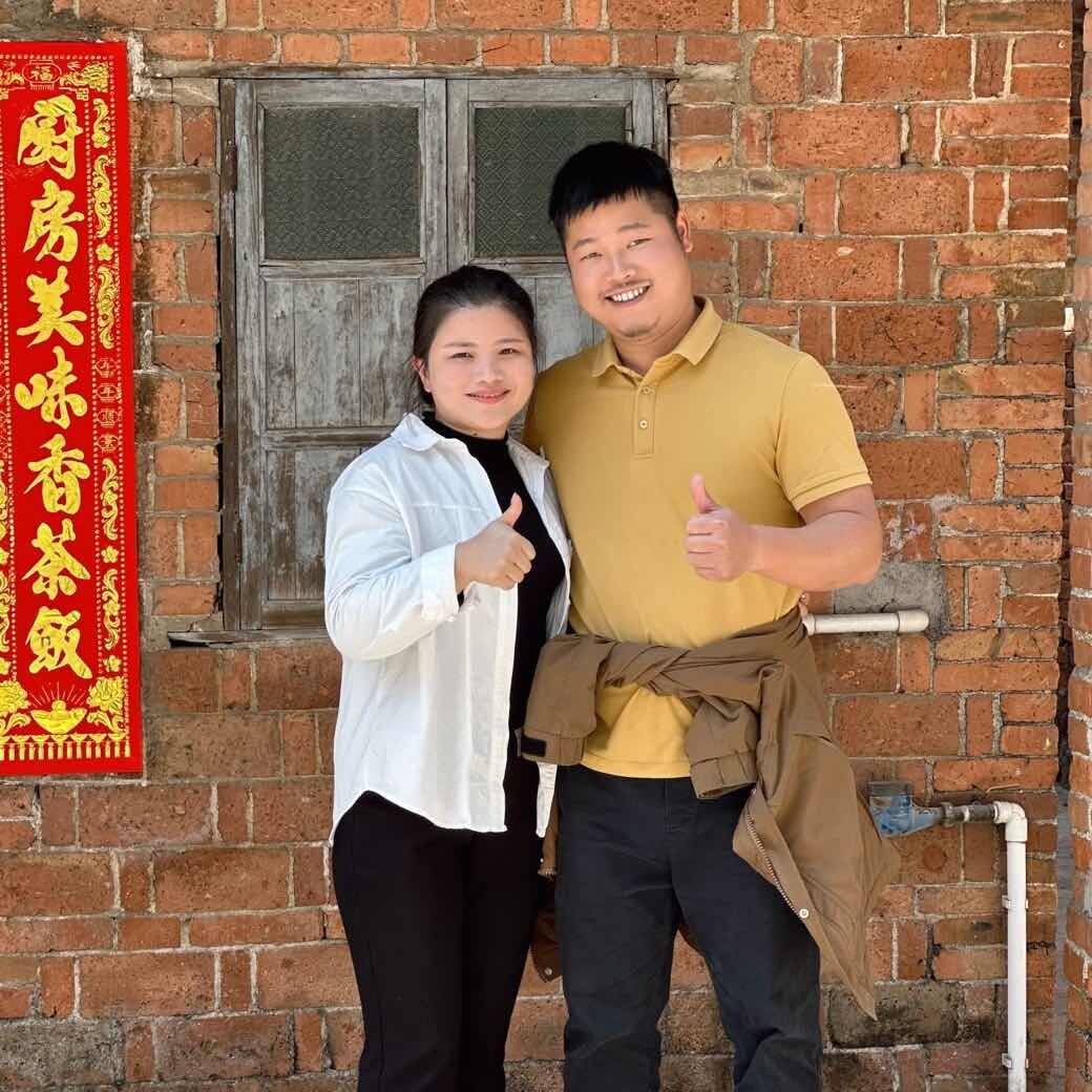 老张夫妇犀牛村一家人