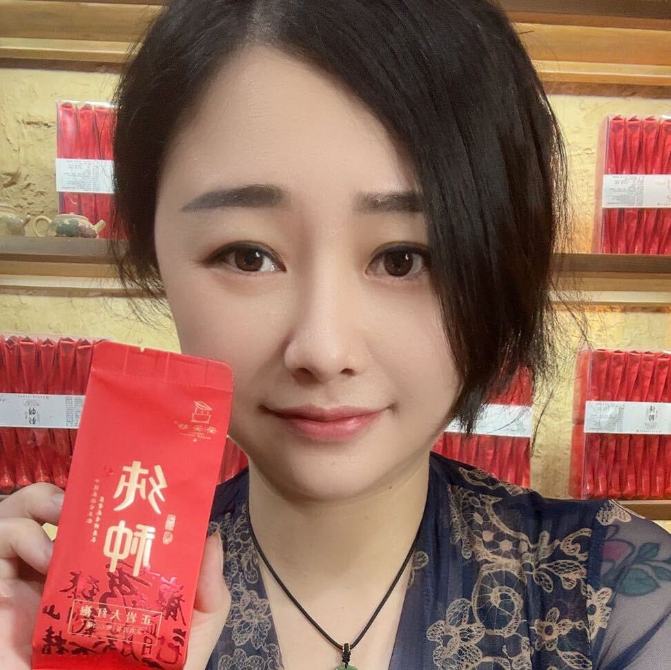 喝茶的黄妹妹A