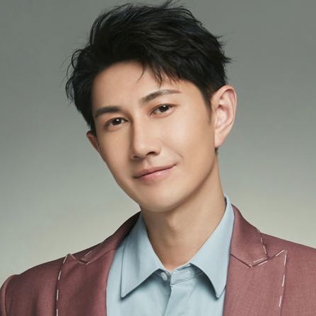 演员何明翰