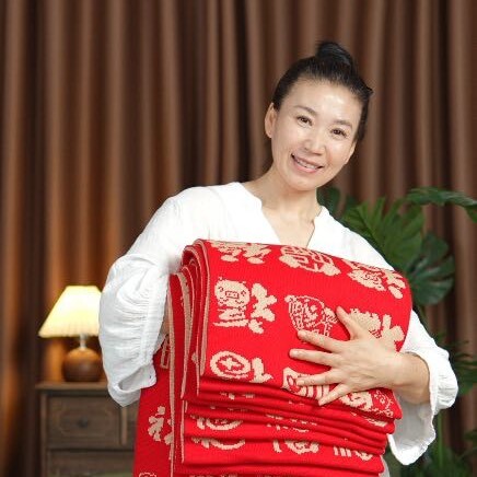 爱编织的老红