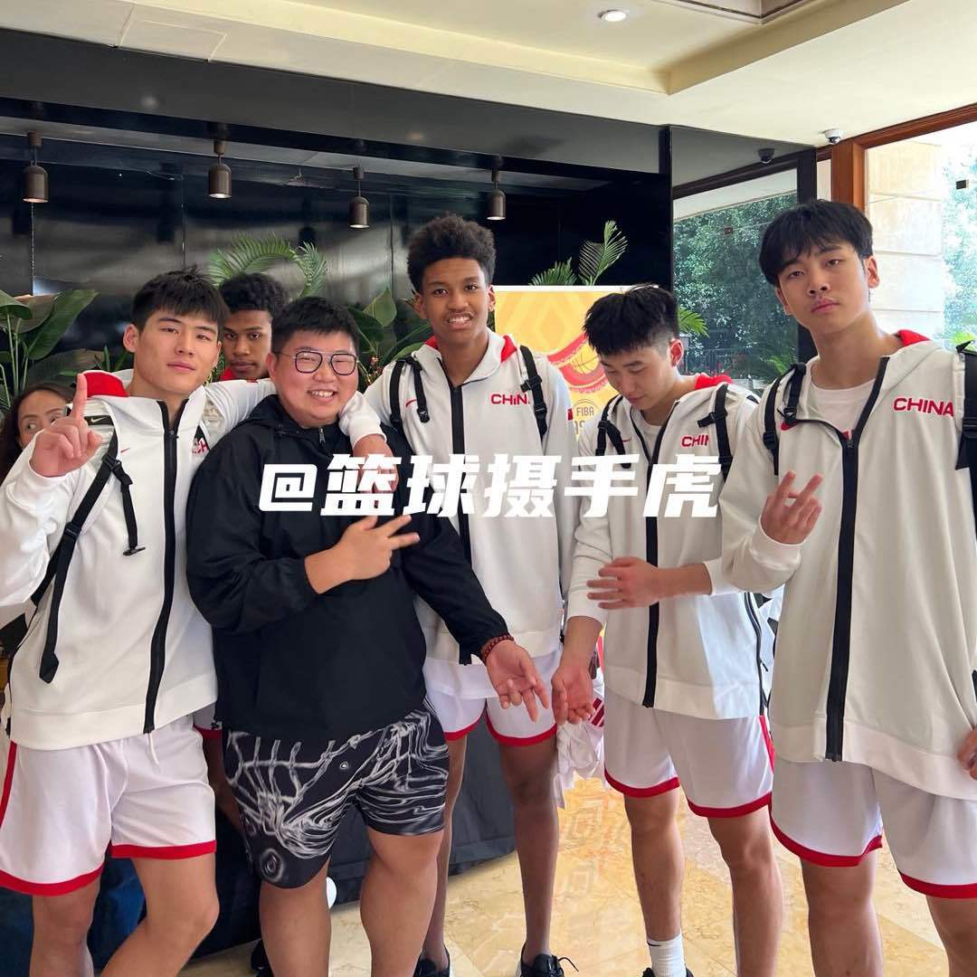 篮球摄手虎