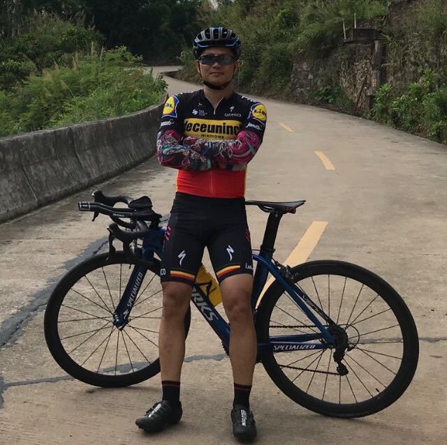 搬木头的黄先生
