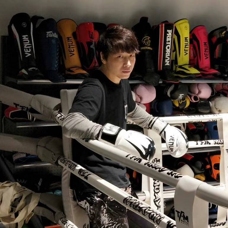 暴力作家欧阳乾