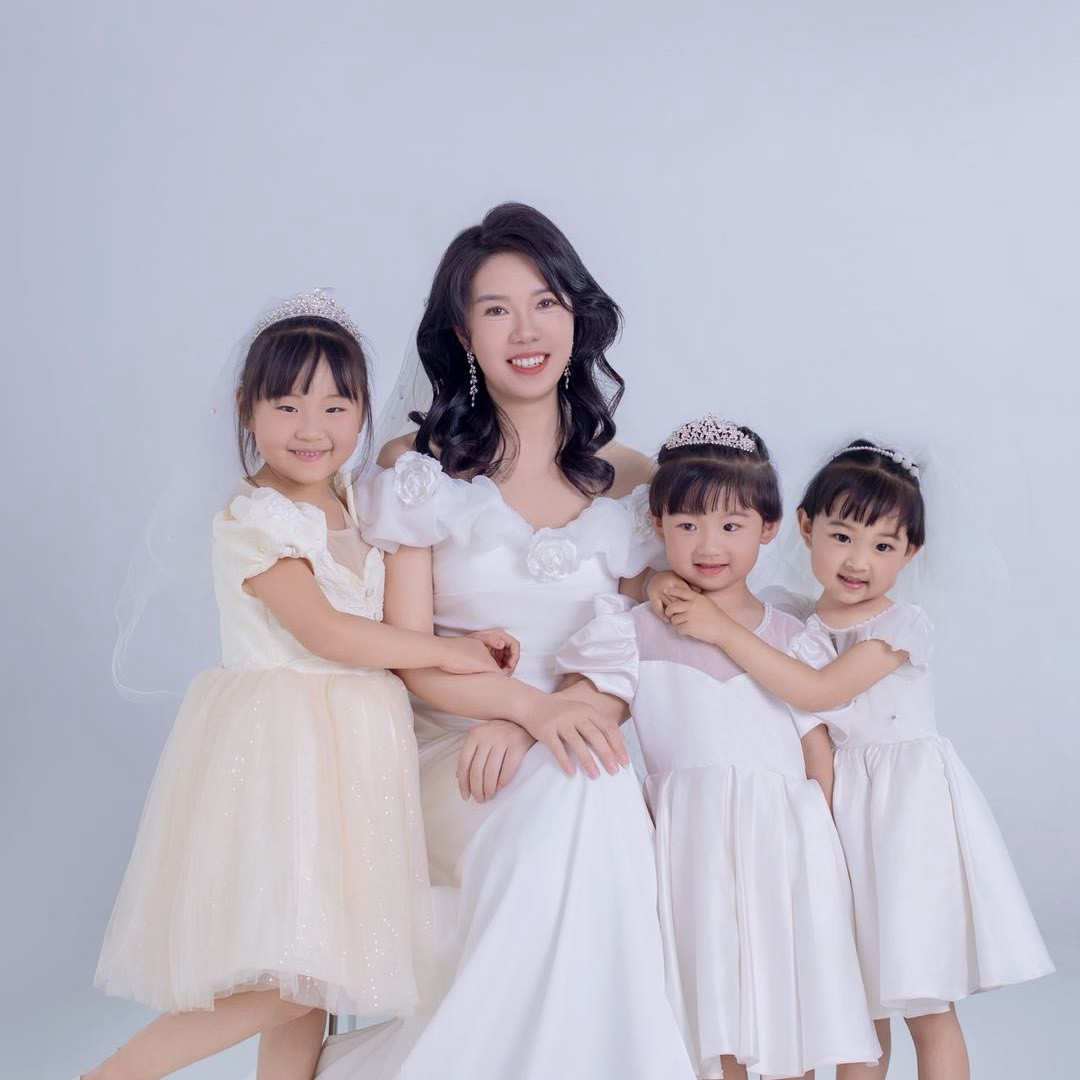 双胎姐妹欢欢欣欣