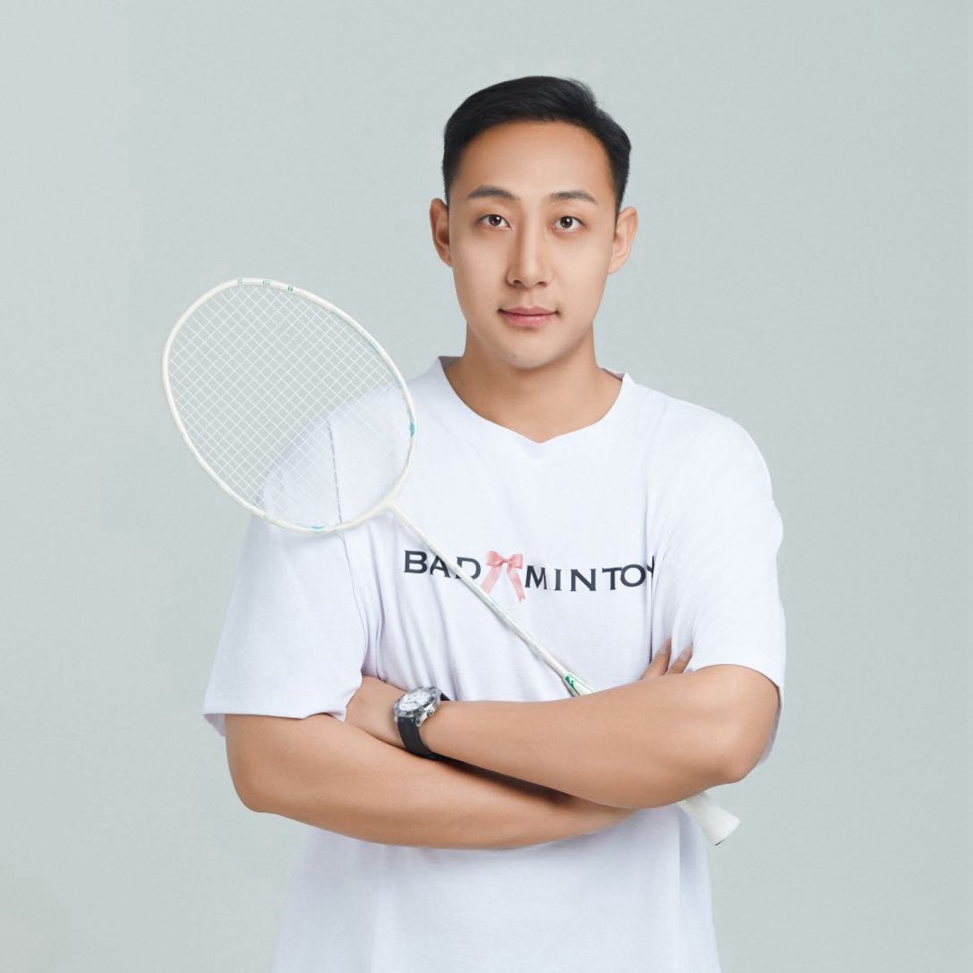 打羽毛球的郑老师