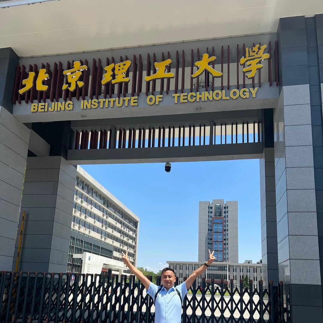 努笑长谈校