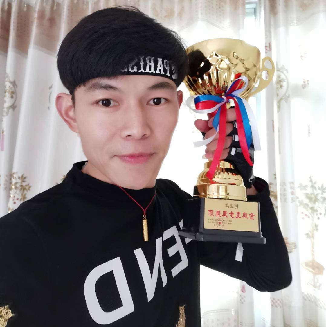 志存高远曳舞高尚