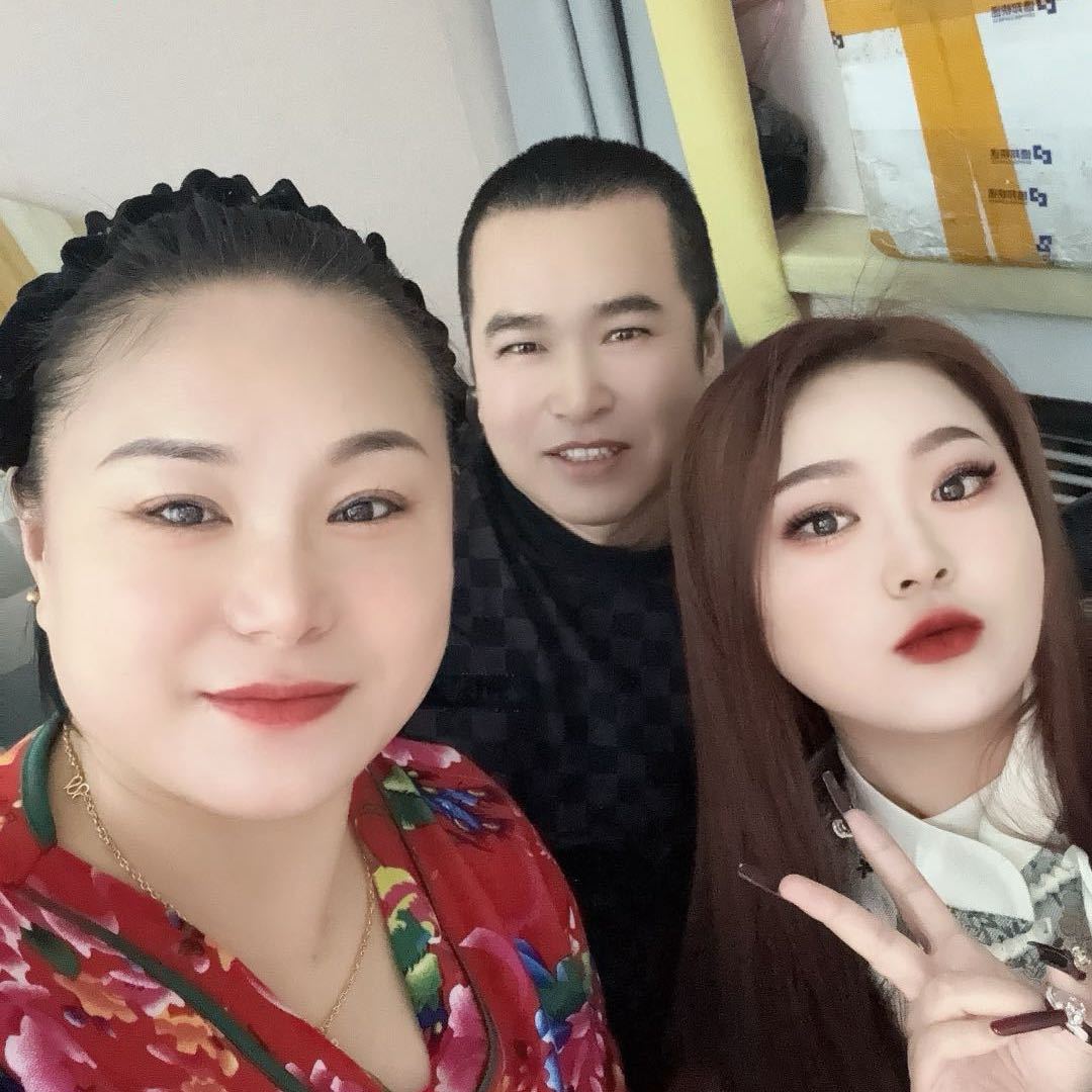 雯静一家人