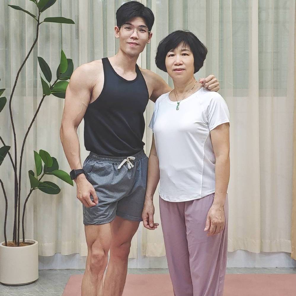 小黎带中老年练肌肉