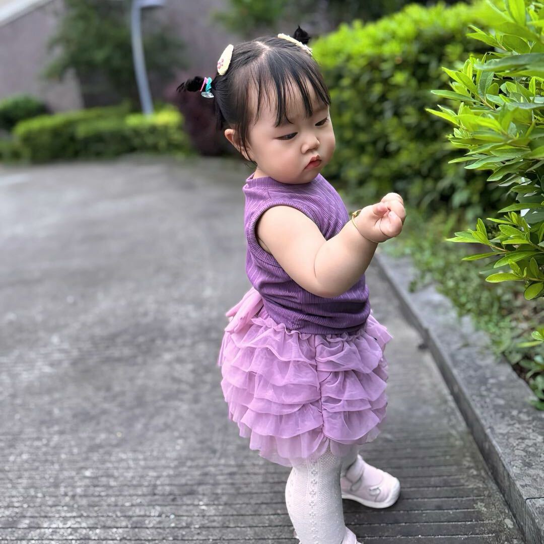 爱臭美的妍宝