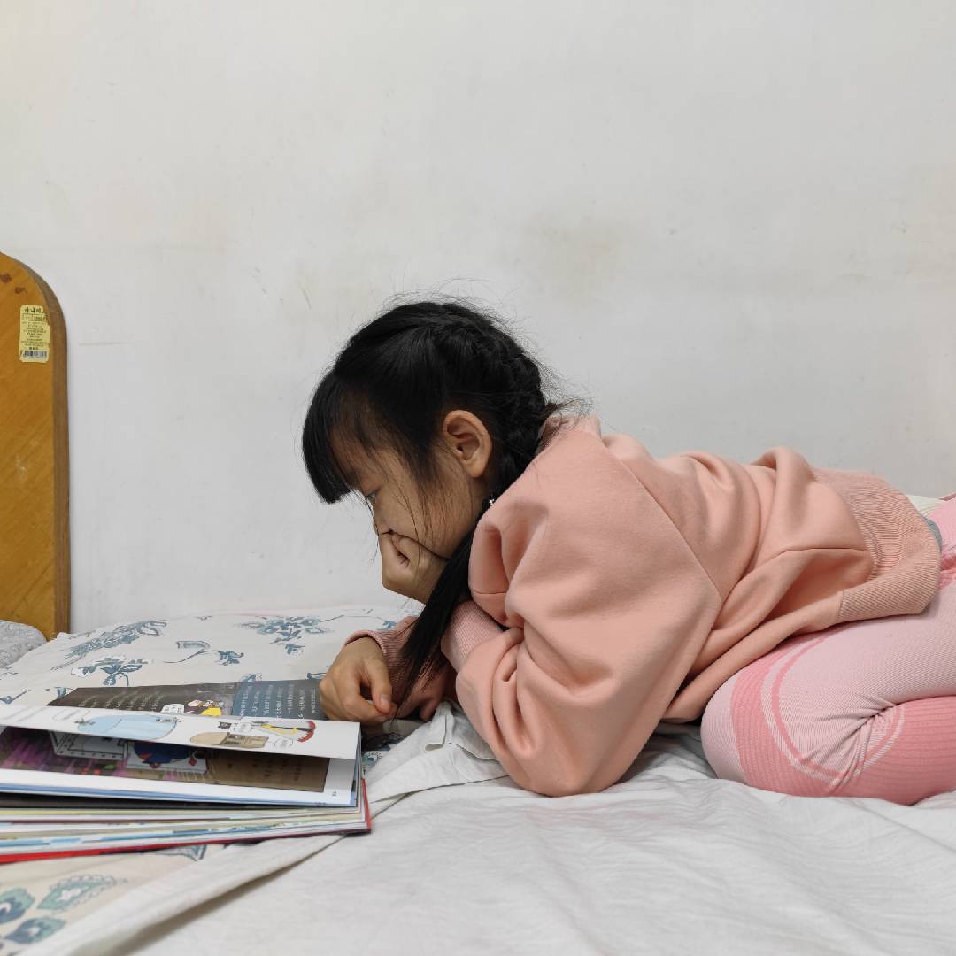 和安娜一起读书