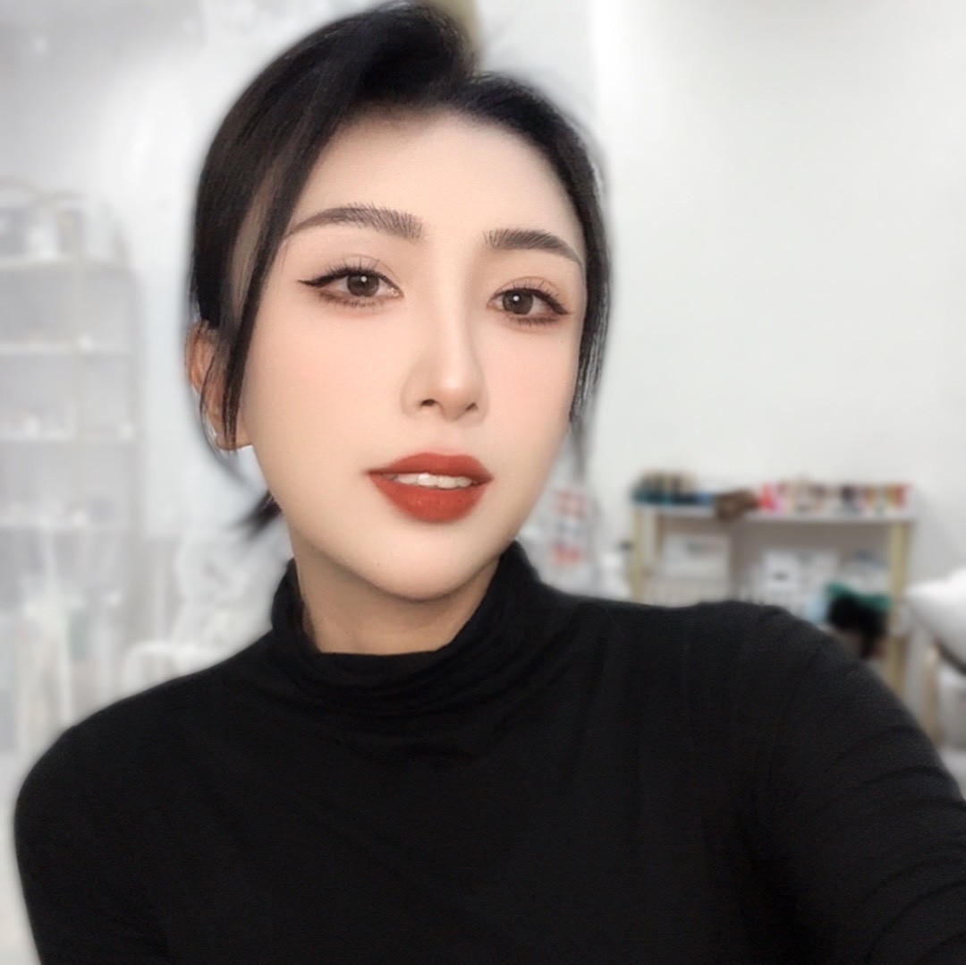 英子化妆师招学员