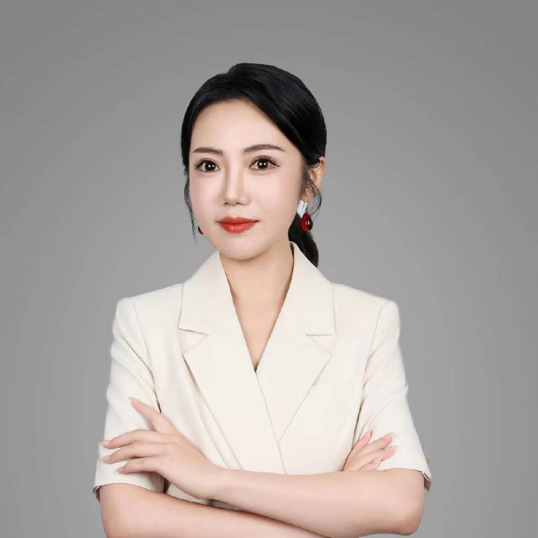 戎评龙依依