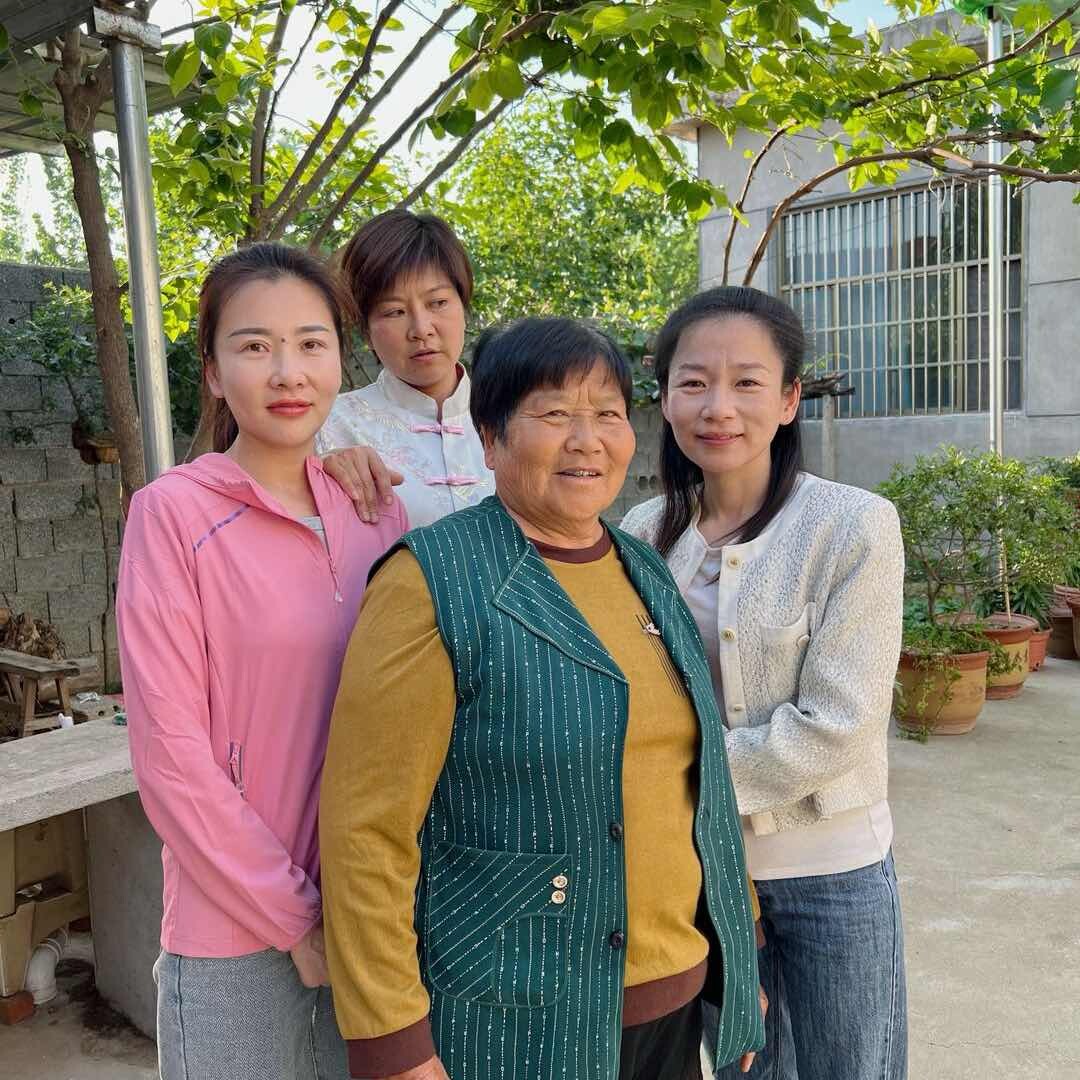 乡村燕子一家人