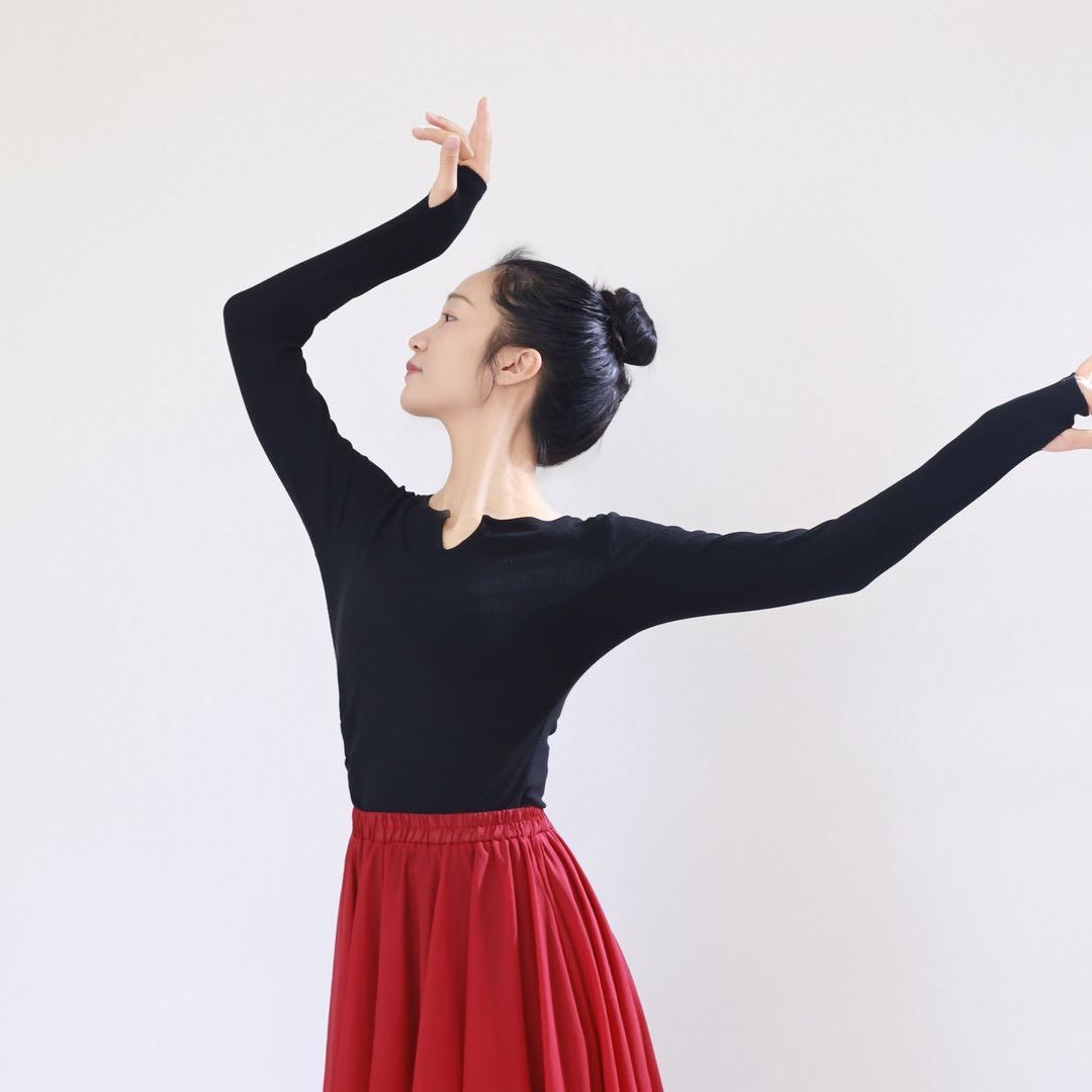 教跳舞的小美老师