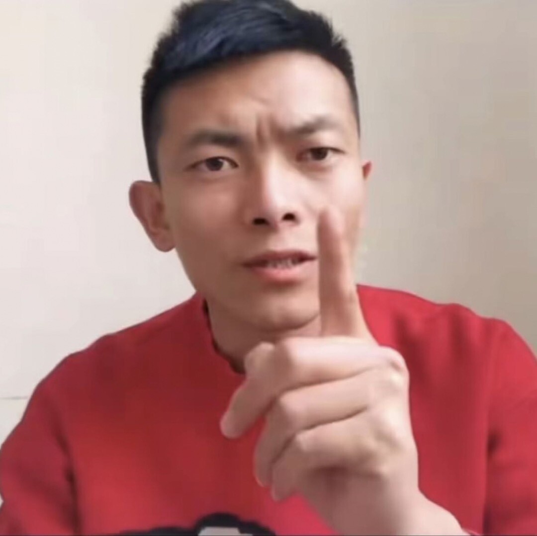 硝烟下的红领巾