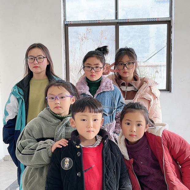 农村六个孩子的爸妈