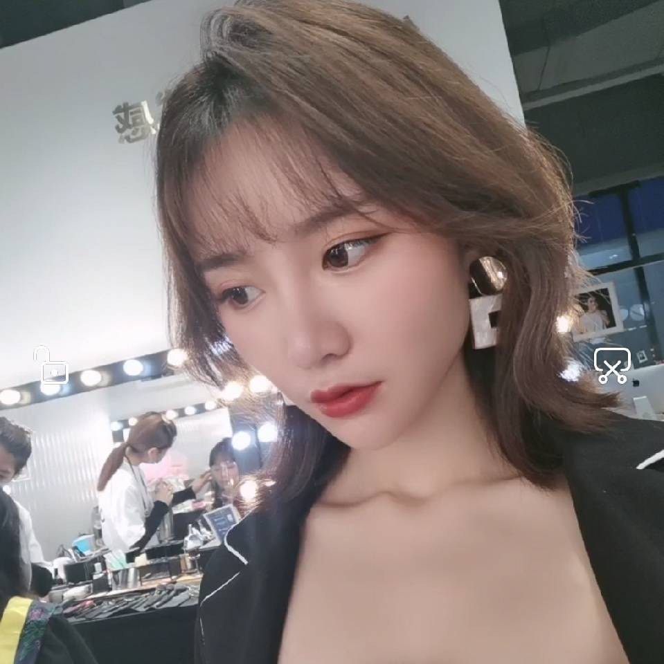 小语爱化妆