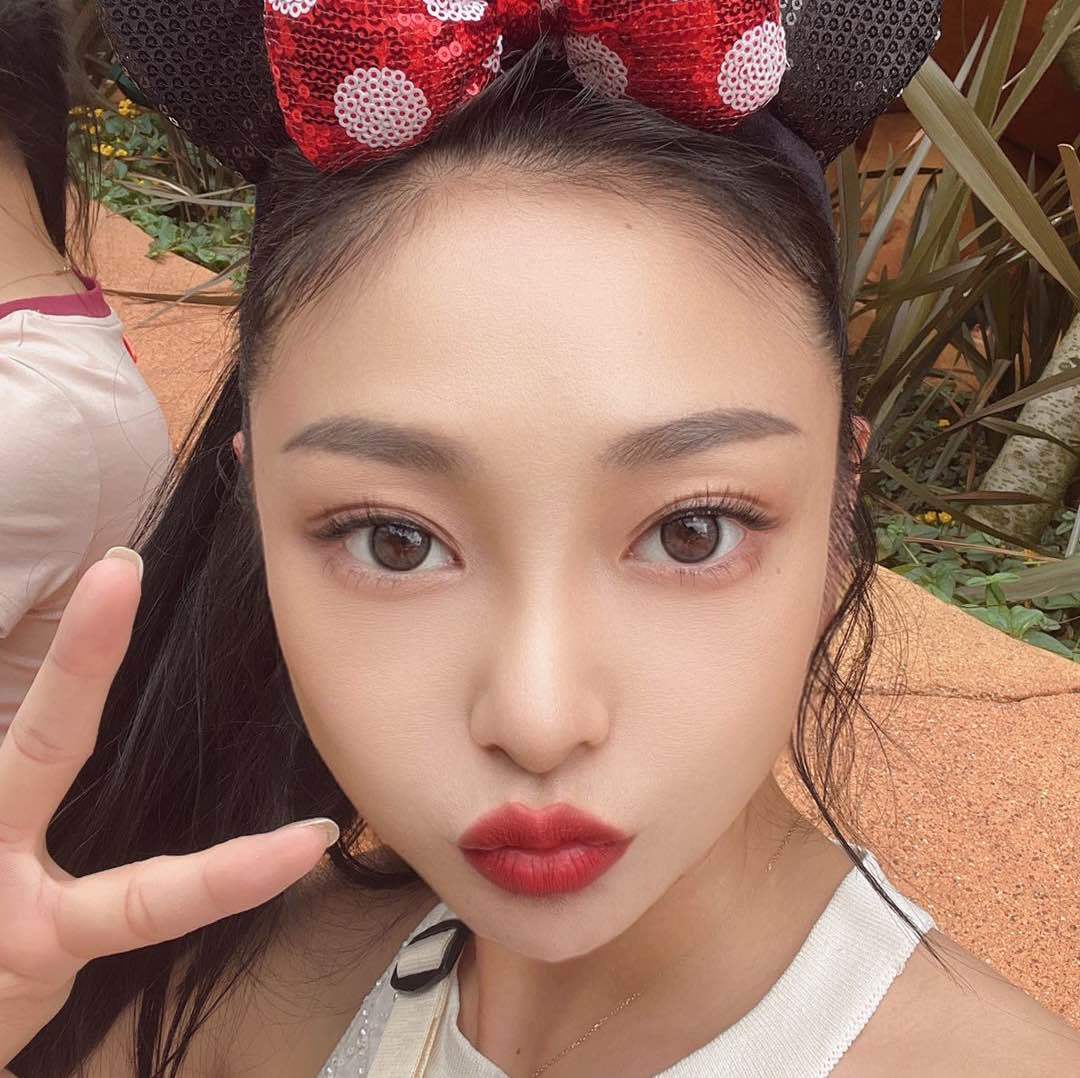 金小曼.