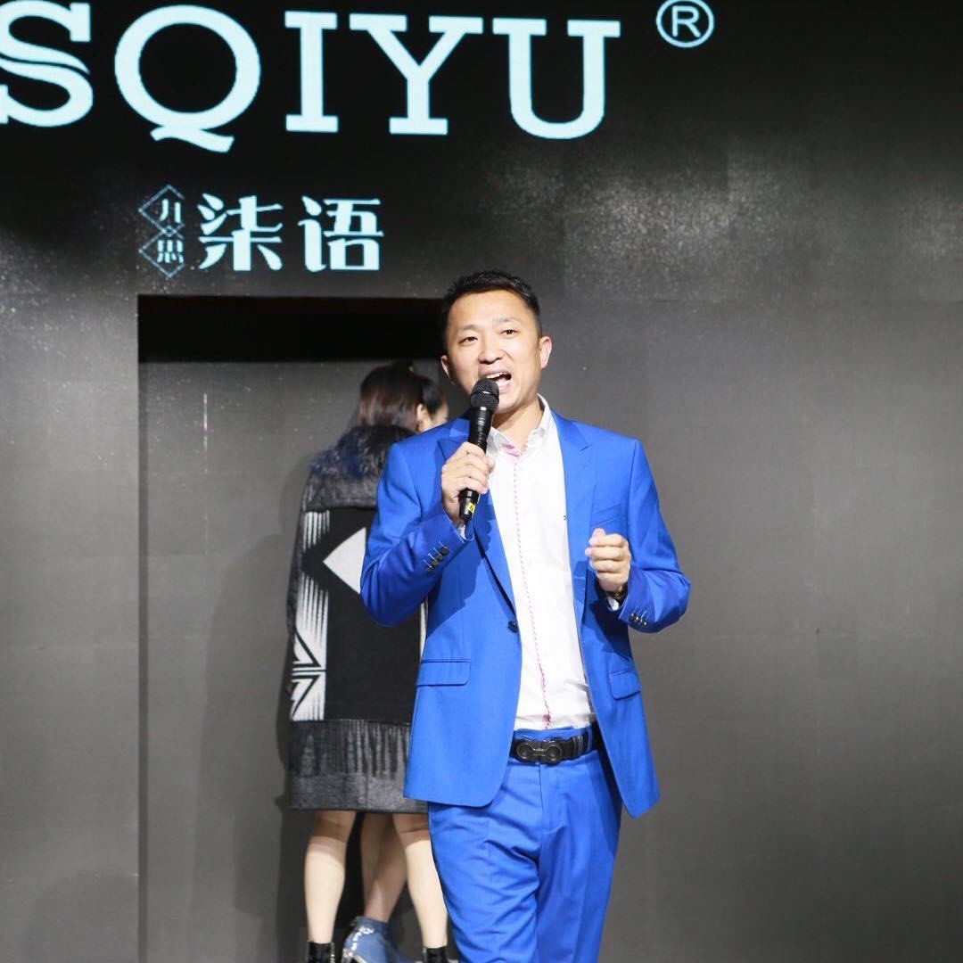 九思柒语-羊绒大衣批发