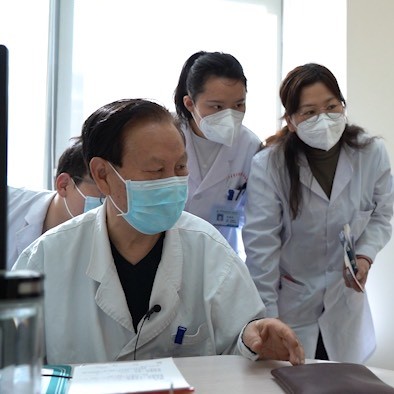 何英教授