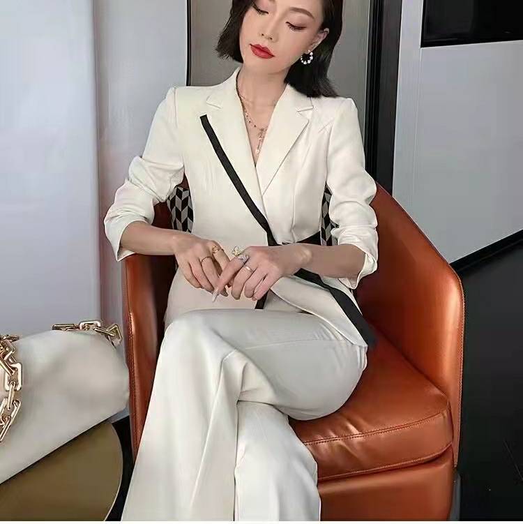 小美撤柜时装