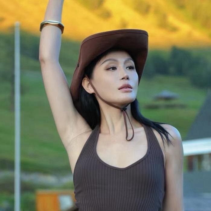 引力岛主Gina
