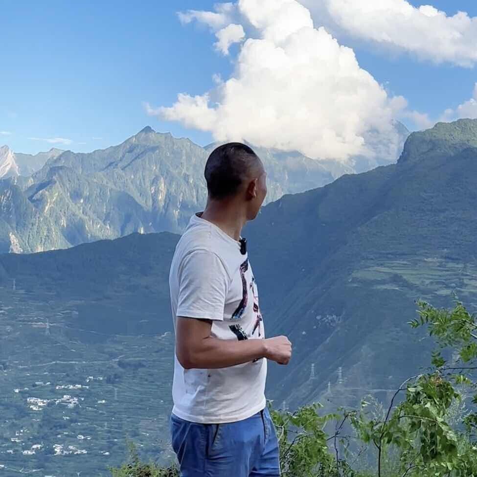 羌族男人返乡创业