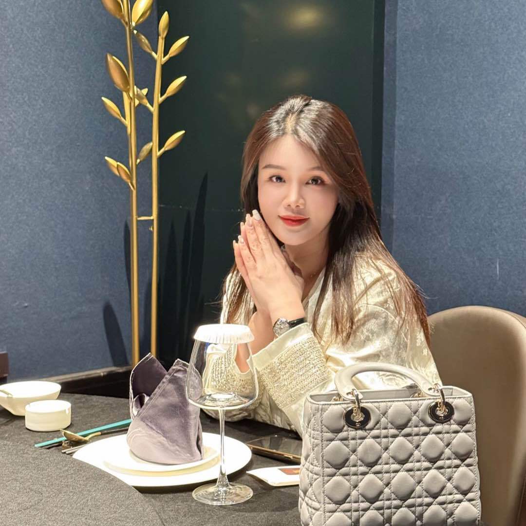 行走的美姐