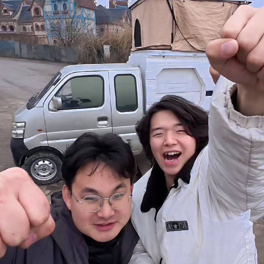 略靠谱旅社