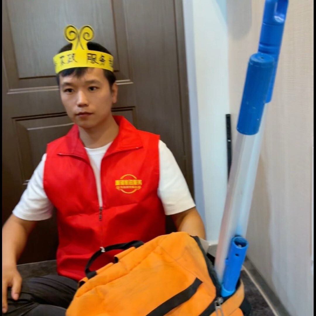 努力保洁的小李