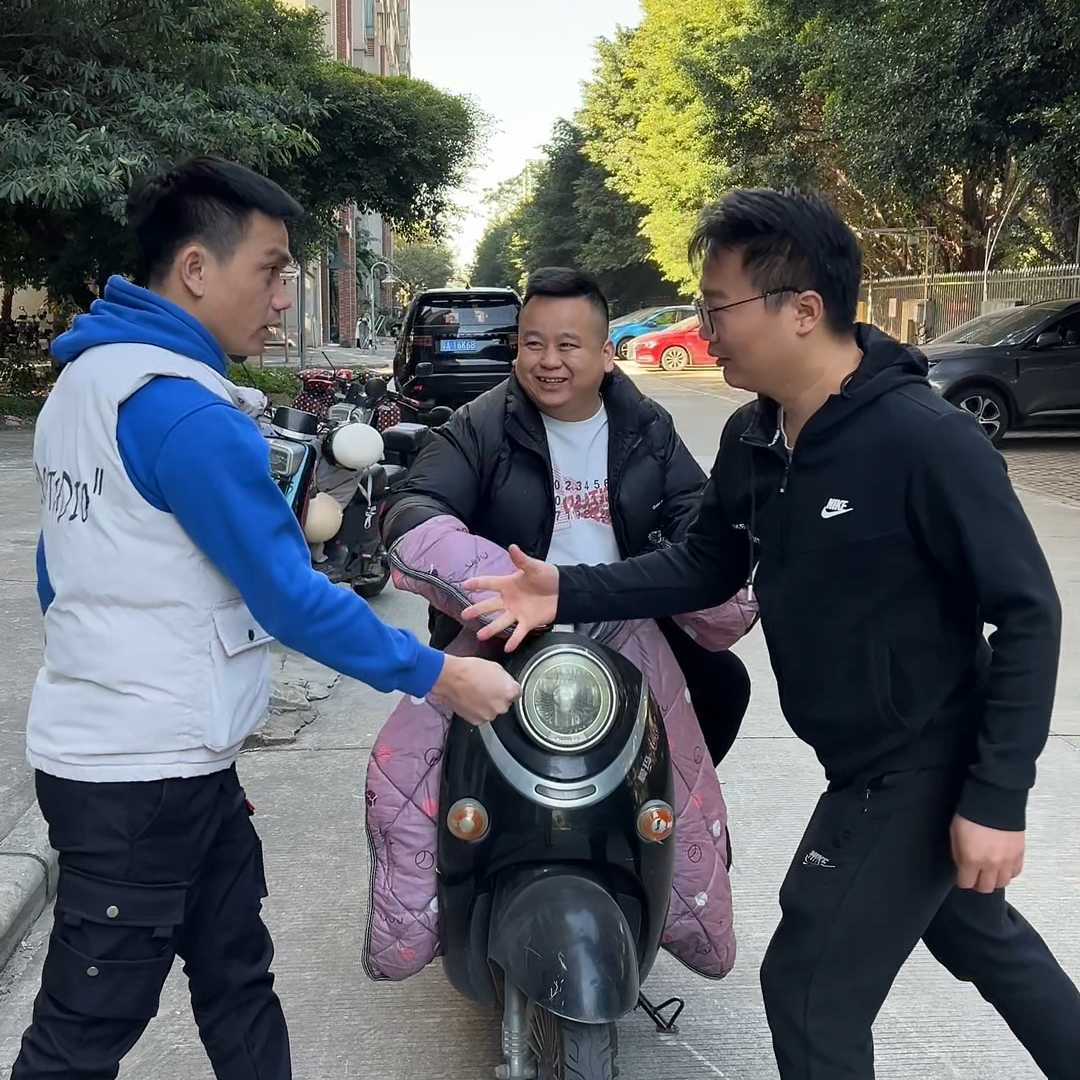 三只小青蛙嘻嘻