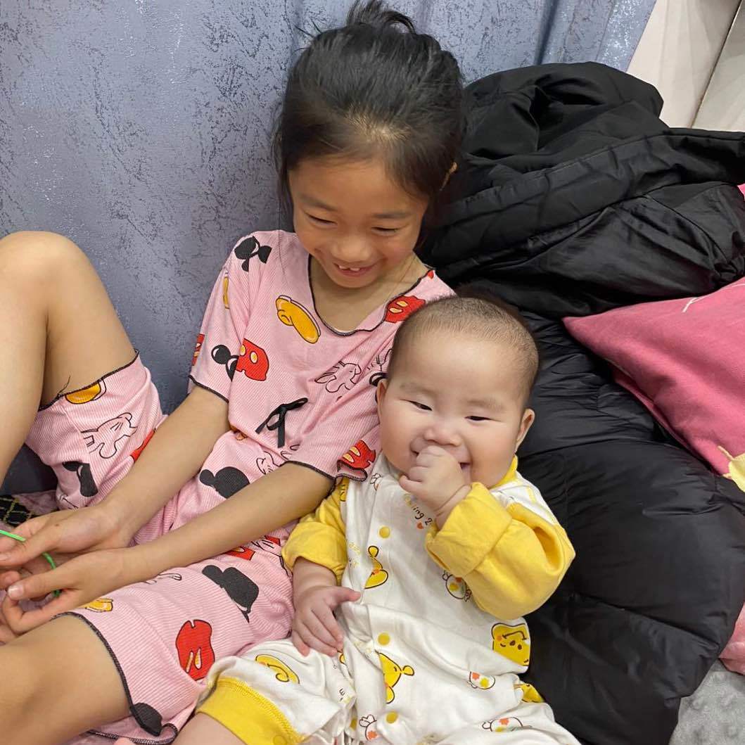 七哥有俩小棉袄