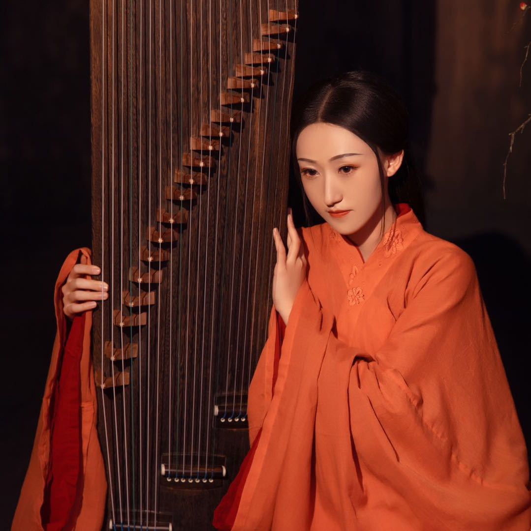 娜娜萝古筝