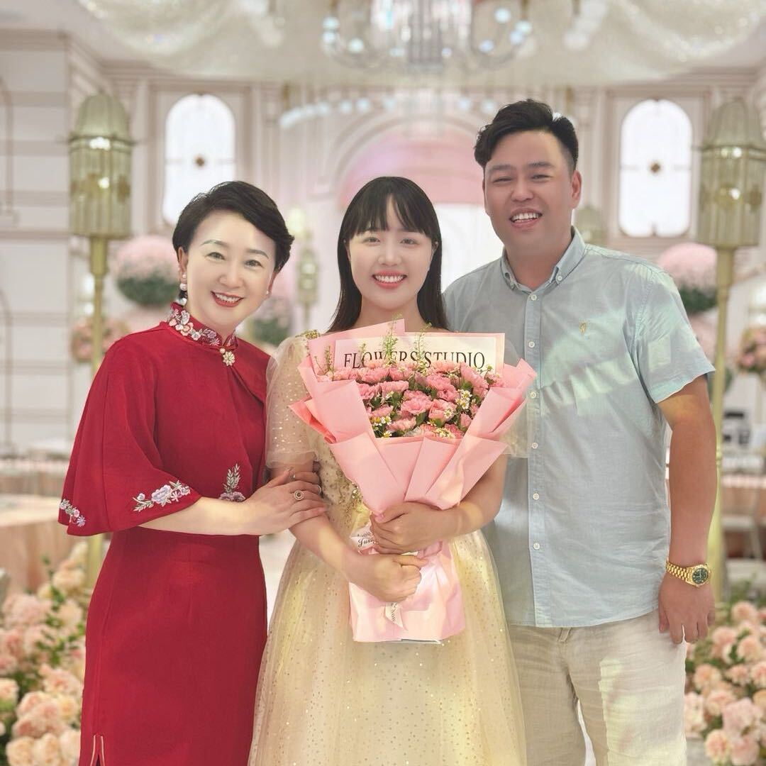 娟子和女儿乐乐