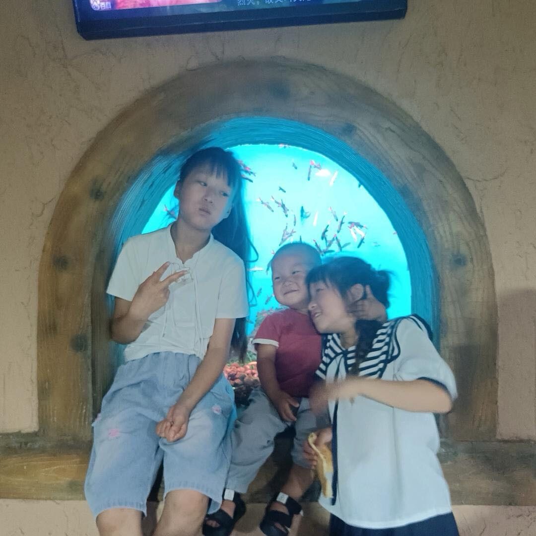程依瑶.