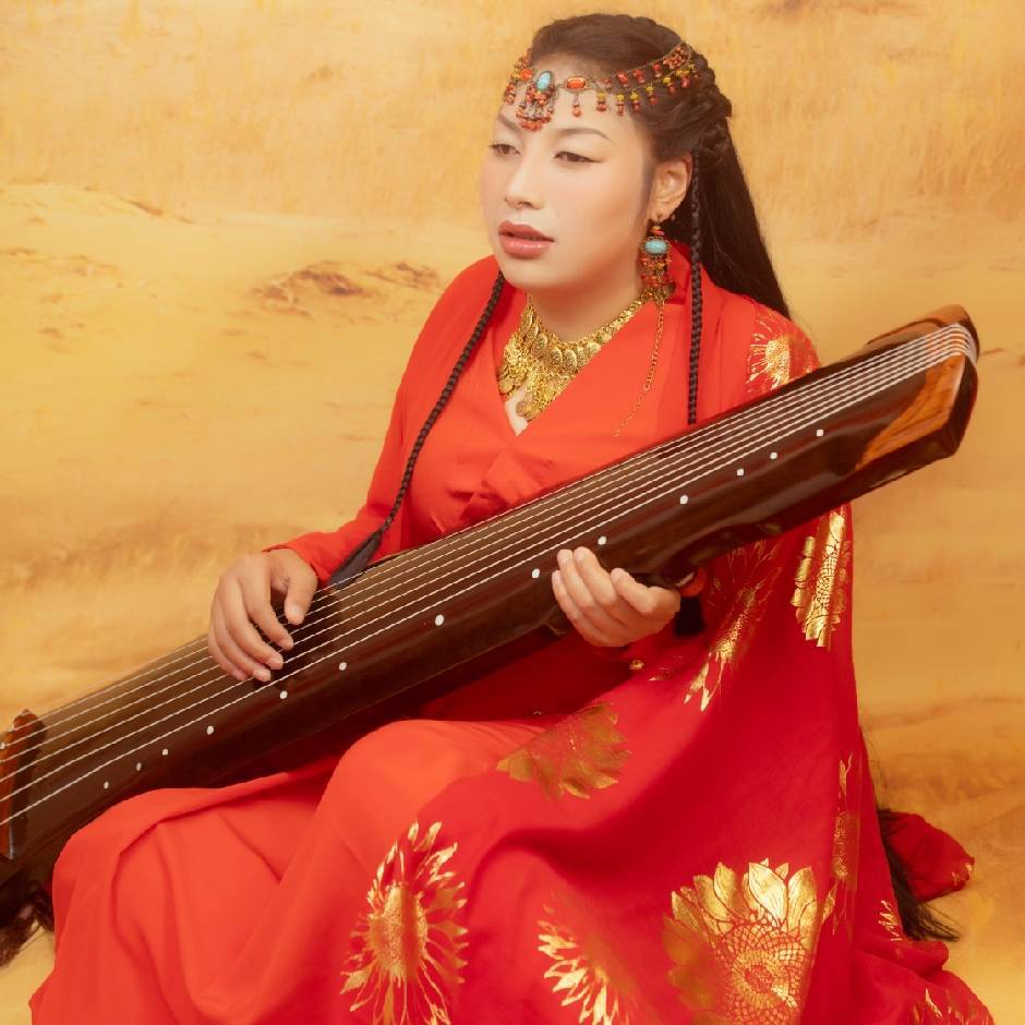 小何