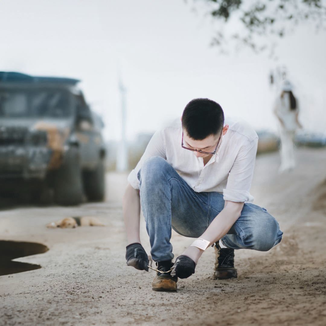 江畔何人初见月、