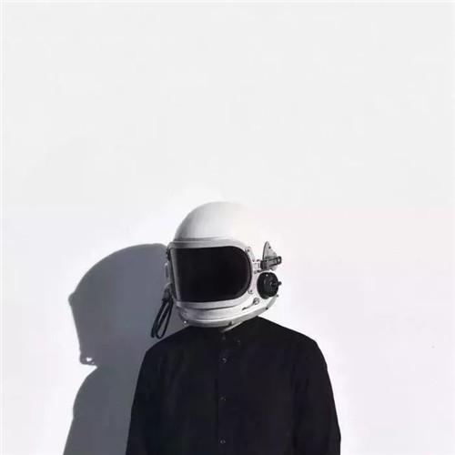 默