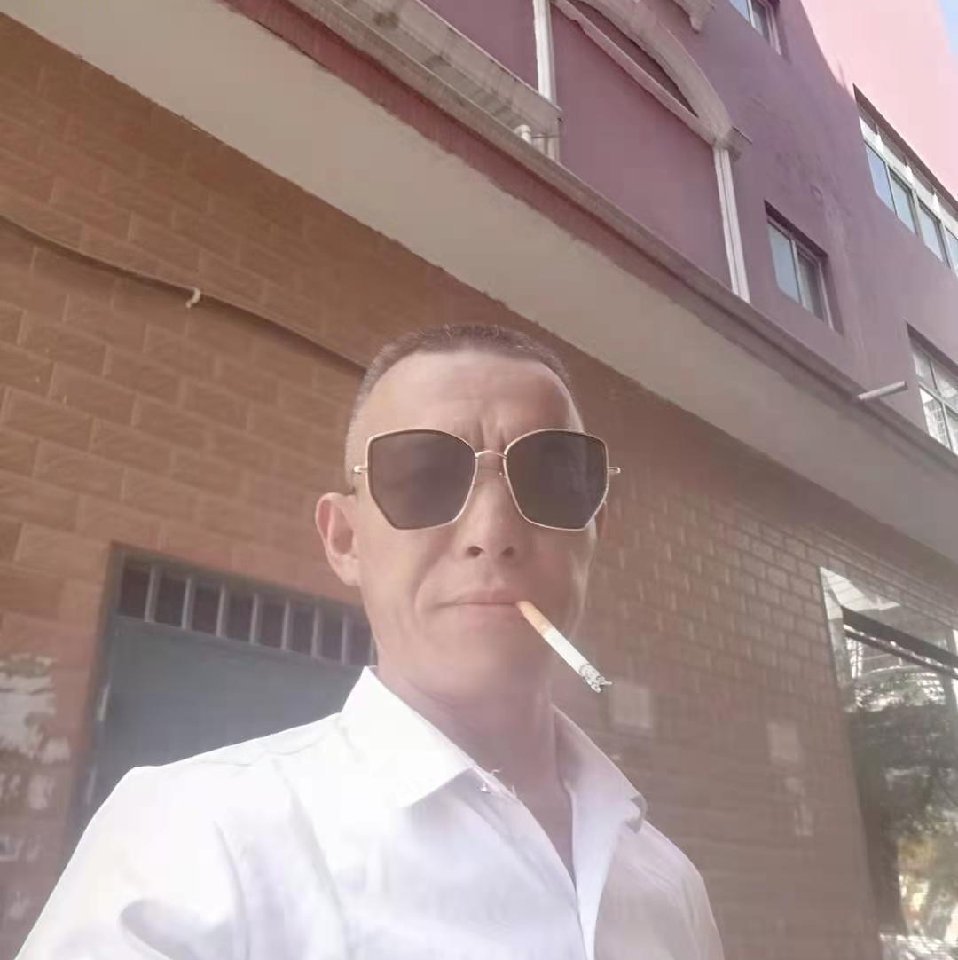 何显均，电焊工18782370936