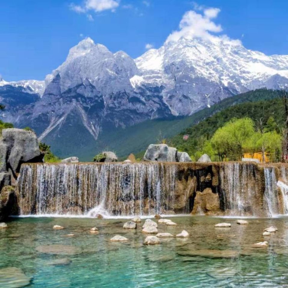日出东边西边雨  道是无晴却有晴