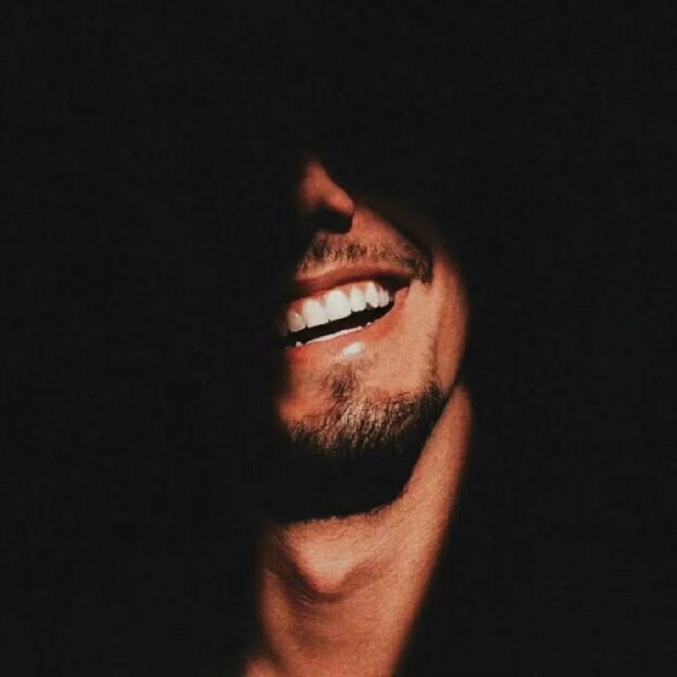 S    R