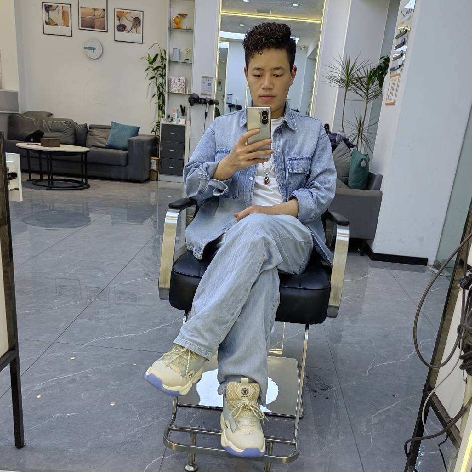 未来美业-店长-刘建豪-周三休息