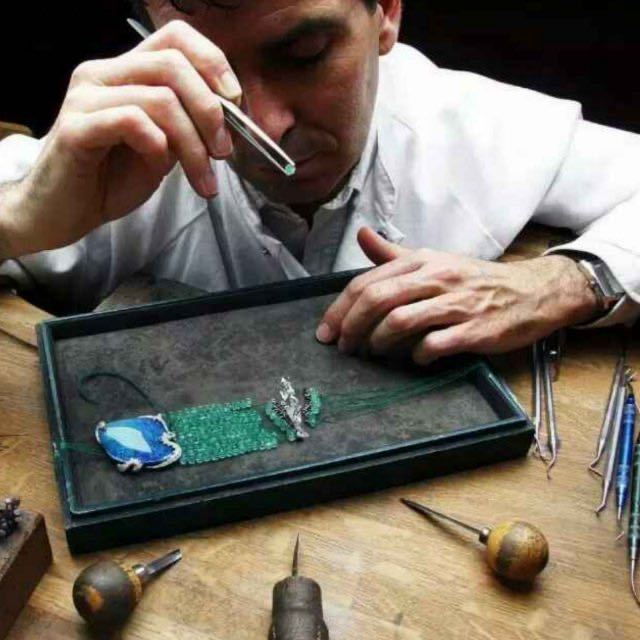 梦扬彩宝的Robert