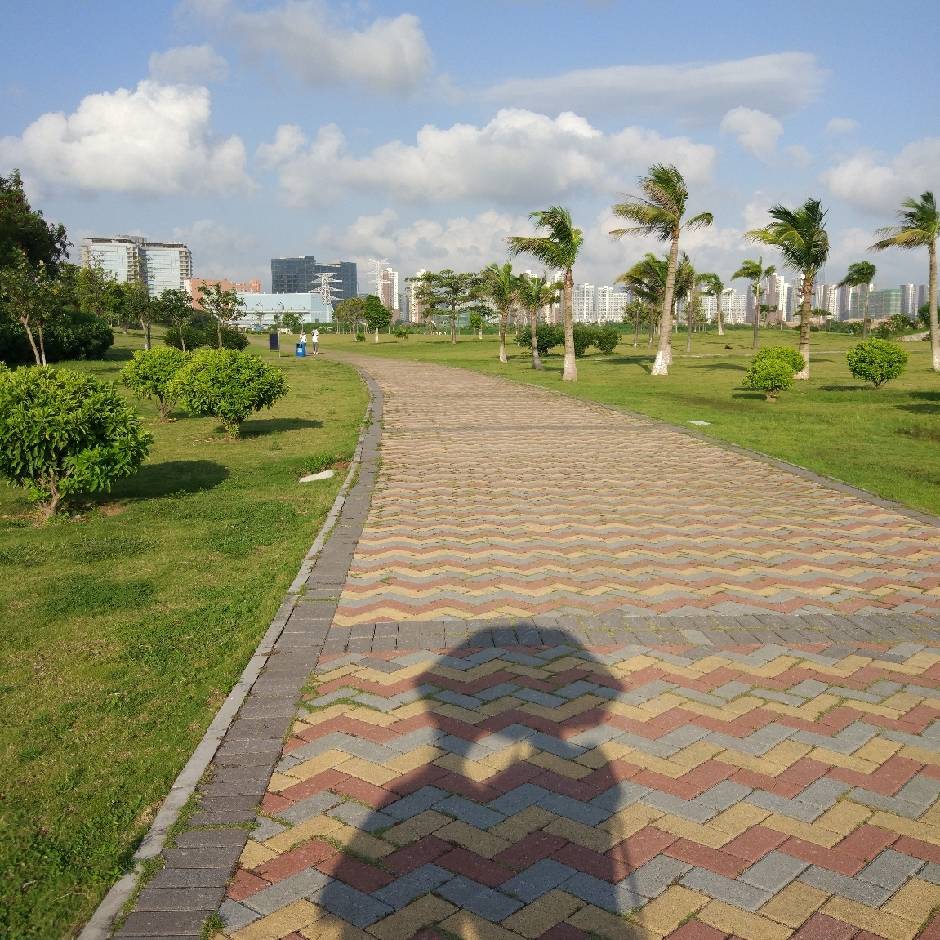 李威
